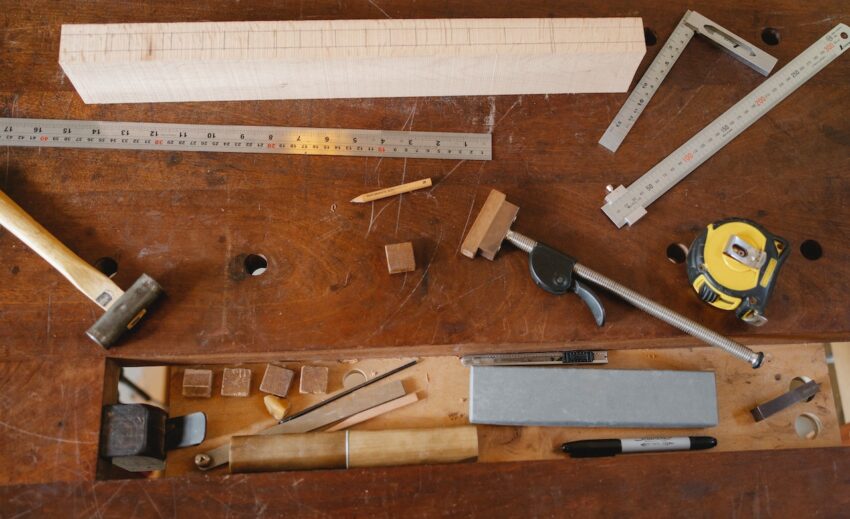 Cum să-ți organizezi uneltele în atelier sau în garaj: soluții practice de depozitare și accesare
